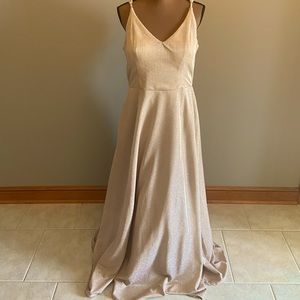 Gold prom or bridesmaids dress. Size 7, pockets, zip up back.adjustable straps.